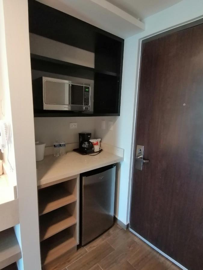 Hotel Nuvo Салтильо Екстериор снимка