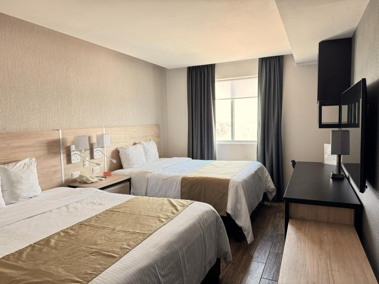 Hotel Nuvo Салтильо Екстериор снимка