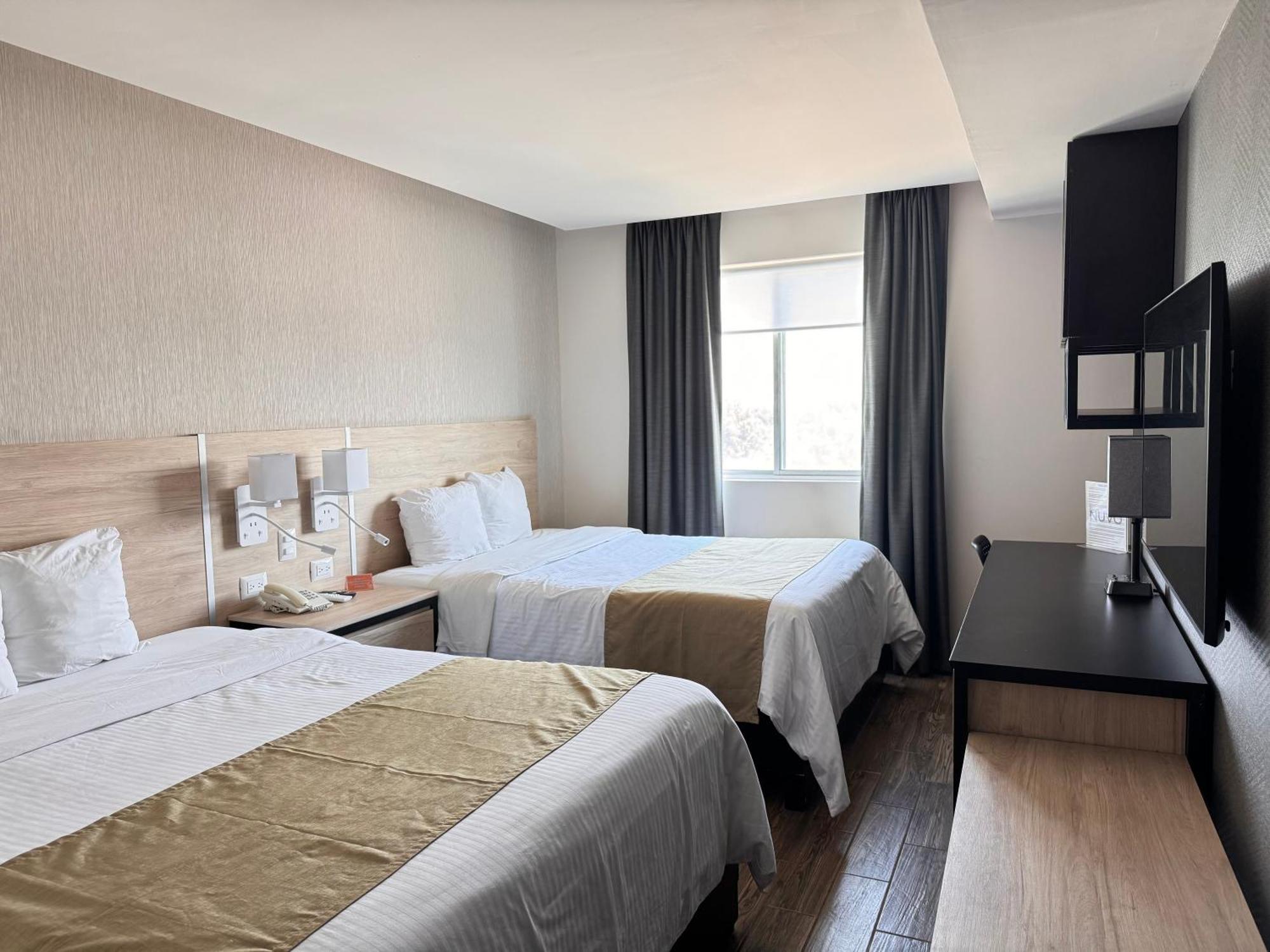 Hotel Nuvo Салтильо Екстериор снимка