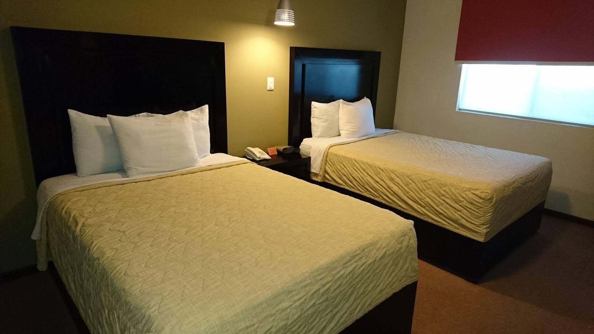 Hotel Nuvo Салтильо Екстериор снимка