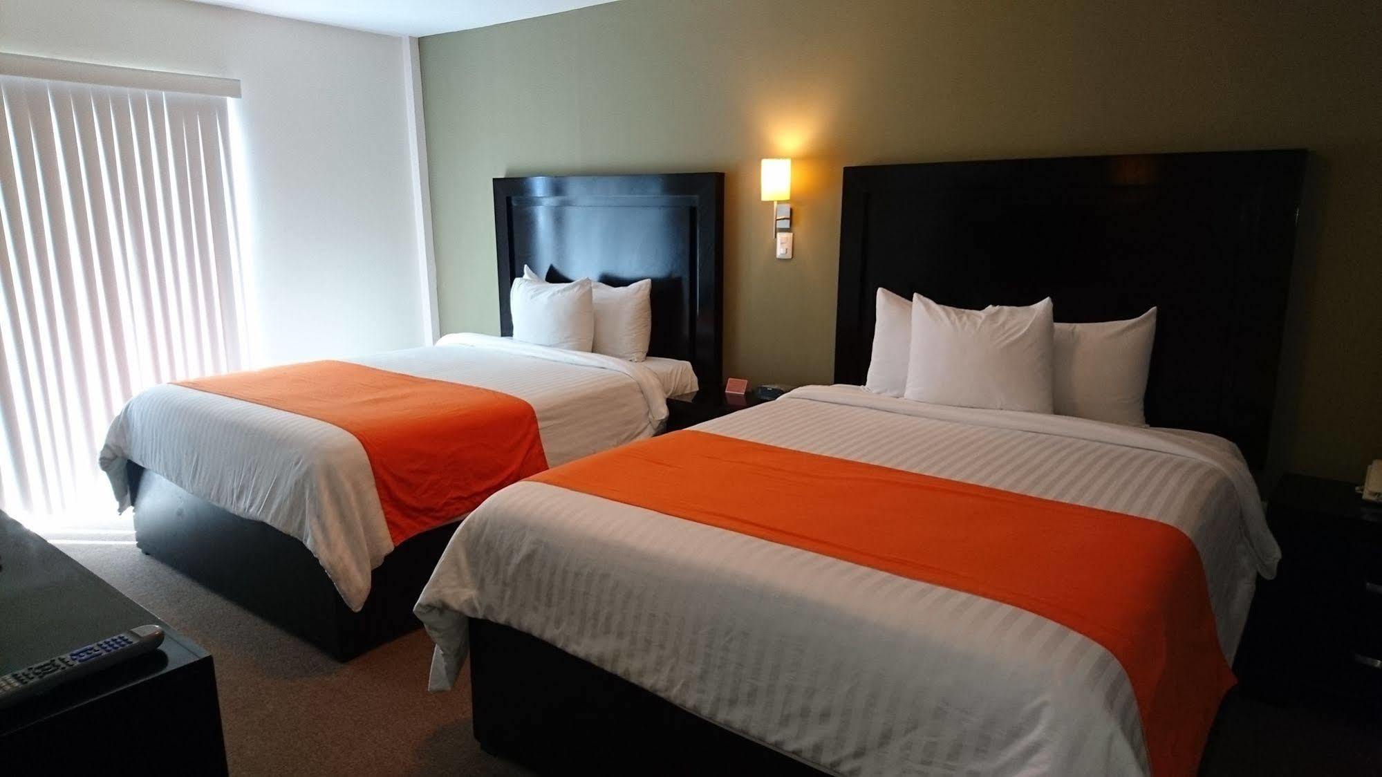 Hotel Nuvo Салтильо Екстериор снимка