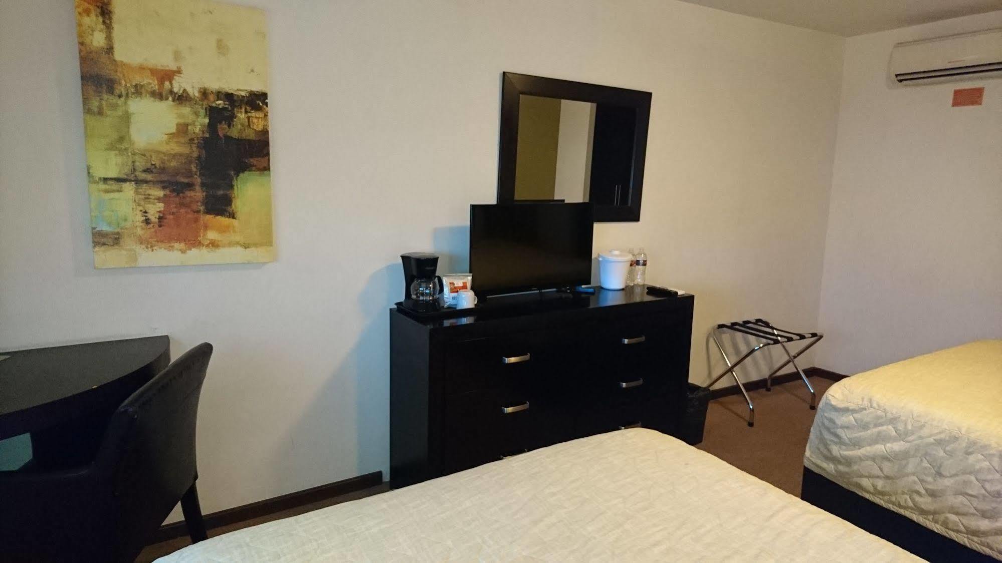 Hotel Nuvo Салтильо Екстериор снимка