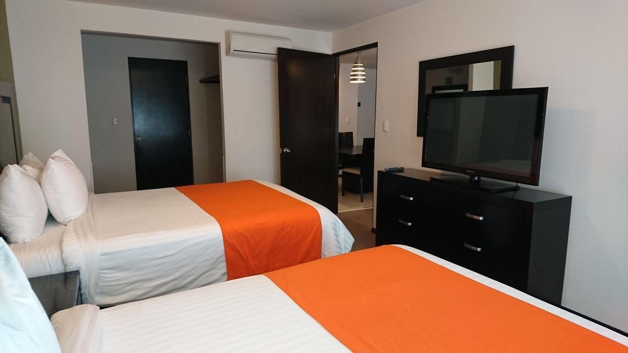 Hotel Nuvo Салтильо Екстериор снимка